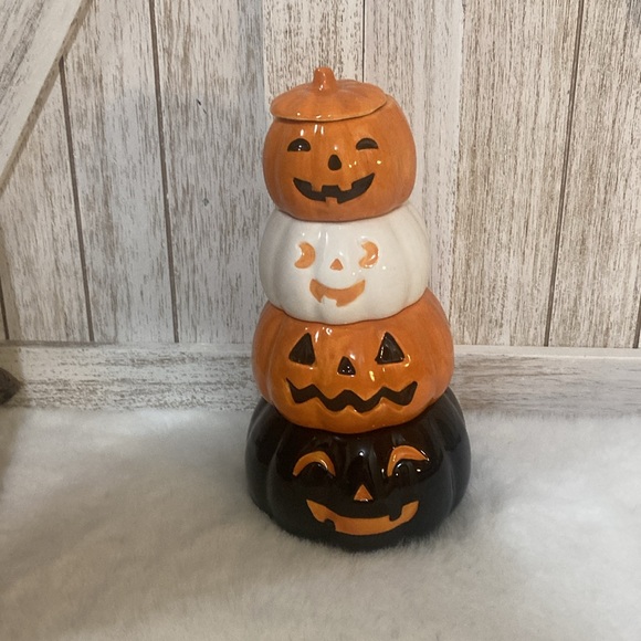 10 Strawberry Street Stacking Jack o Lantern Measuring Cups - Picture 1 of 13